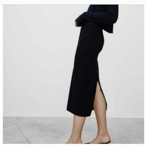 Aritzia Babaton Pencil Slit Skirt Midi pencil skirt with slit